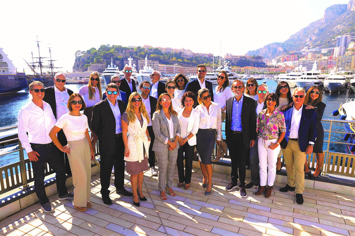 Lunette Def Medium Retouchee 002 640a2da2dfd8f