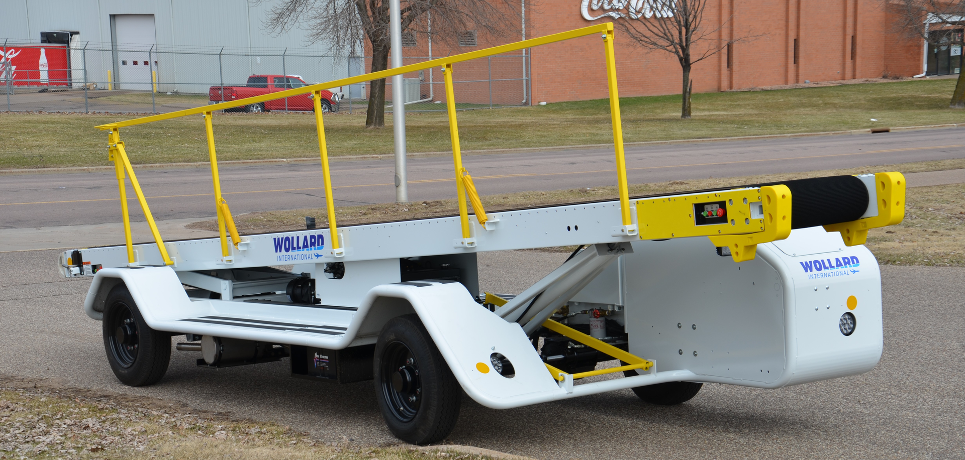 A collision avoidance system is available as an option. The 3D infrared sensor-based system offers no-touch protection and IATA 913 Collision Avoidance Compliance.