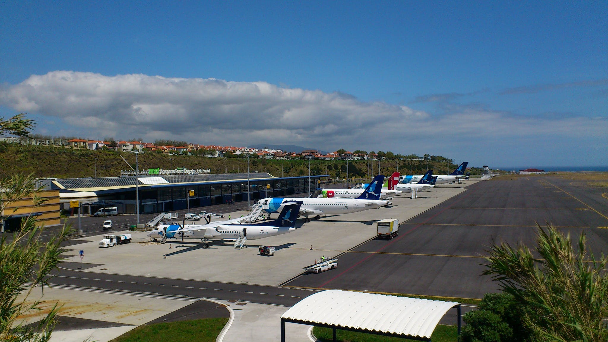 6571d80136ac2c001e8f7194 Ponta Delgada Airport Portugal Aca5 Vinci Airports