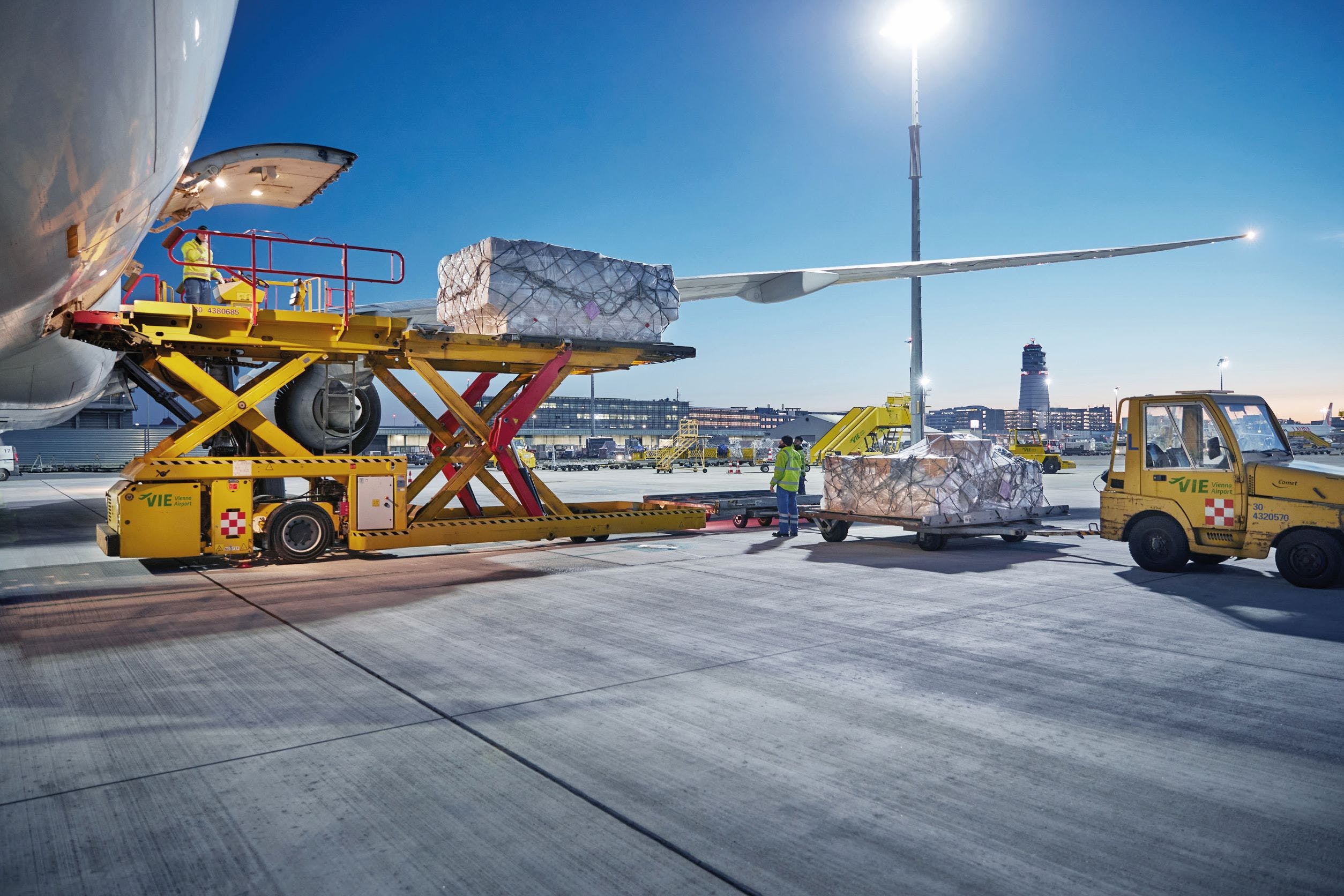 vienna_airport_cargo