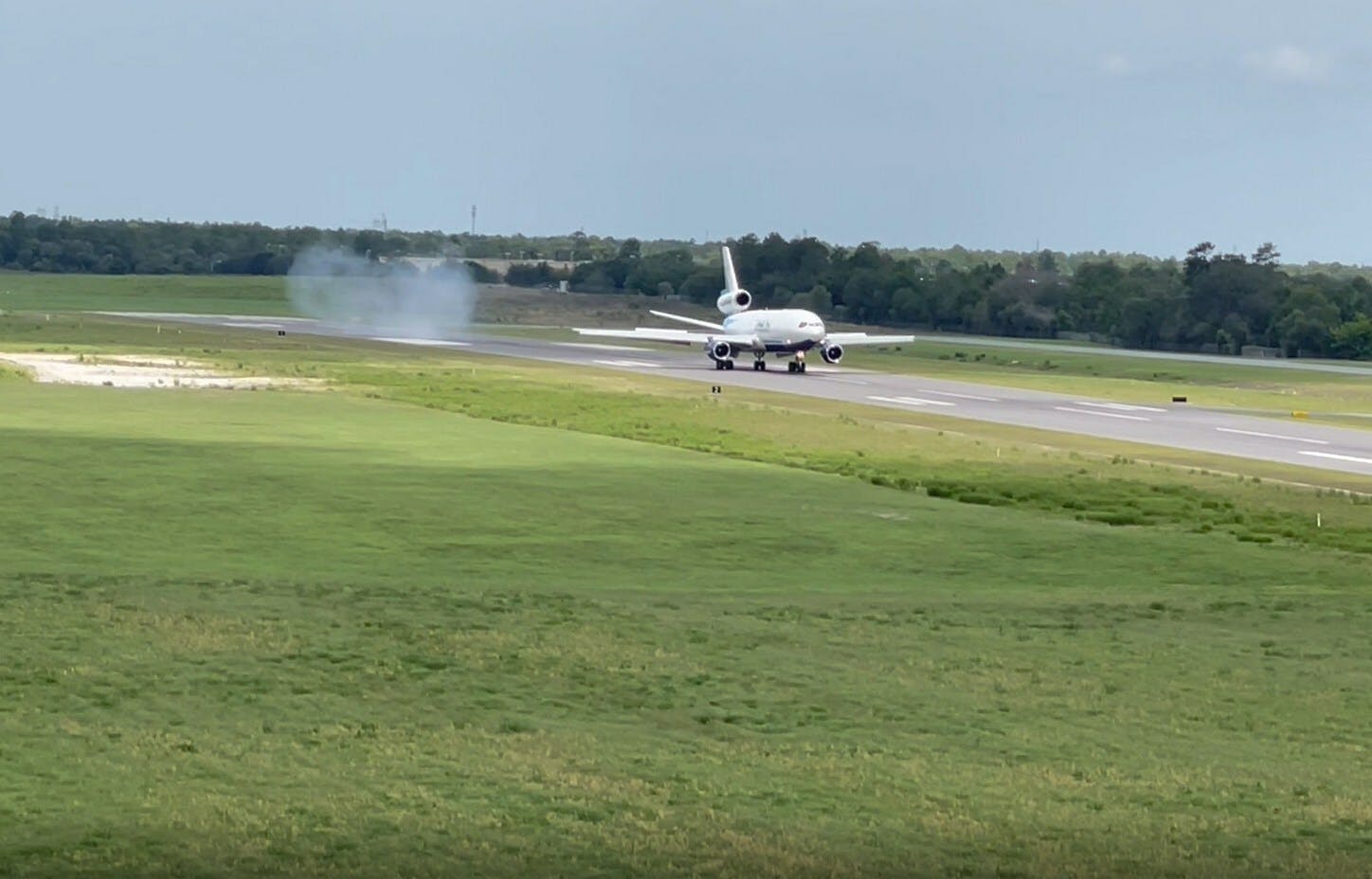 MD-10 landing at KBKV.