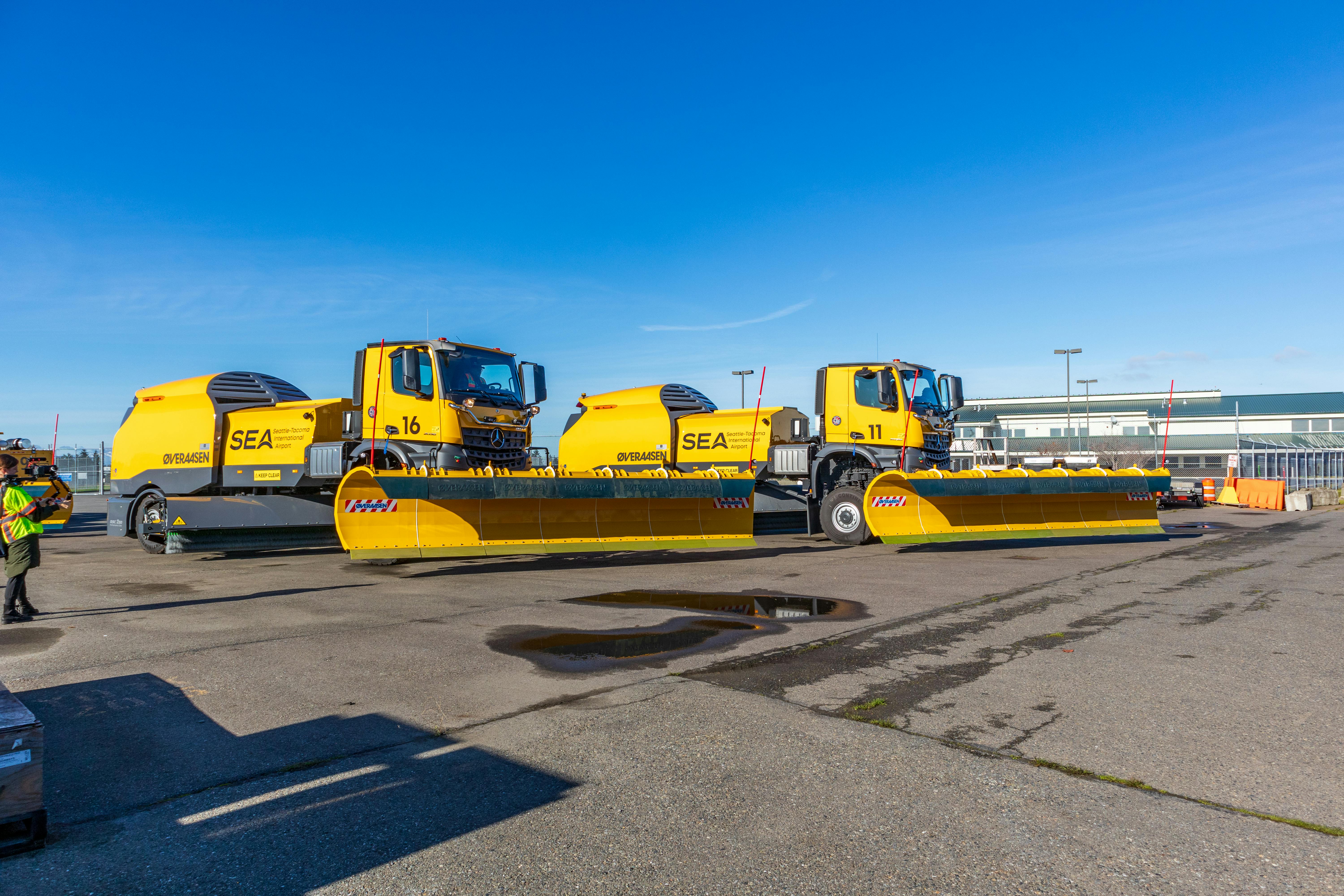 Built on a standard Mercedes-Benz chassis, the RSC250 has sophisticated components, an aerodynamic design, easy access to service points and automatic brush adjustment.