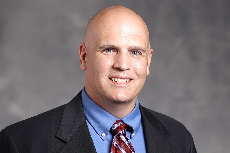 Metropolitan Airports Commission (MAC) has selected Mark Bents as its new director of real estate and airline affairs.