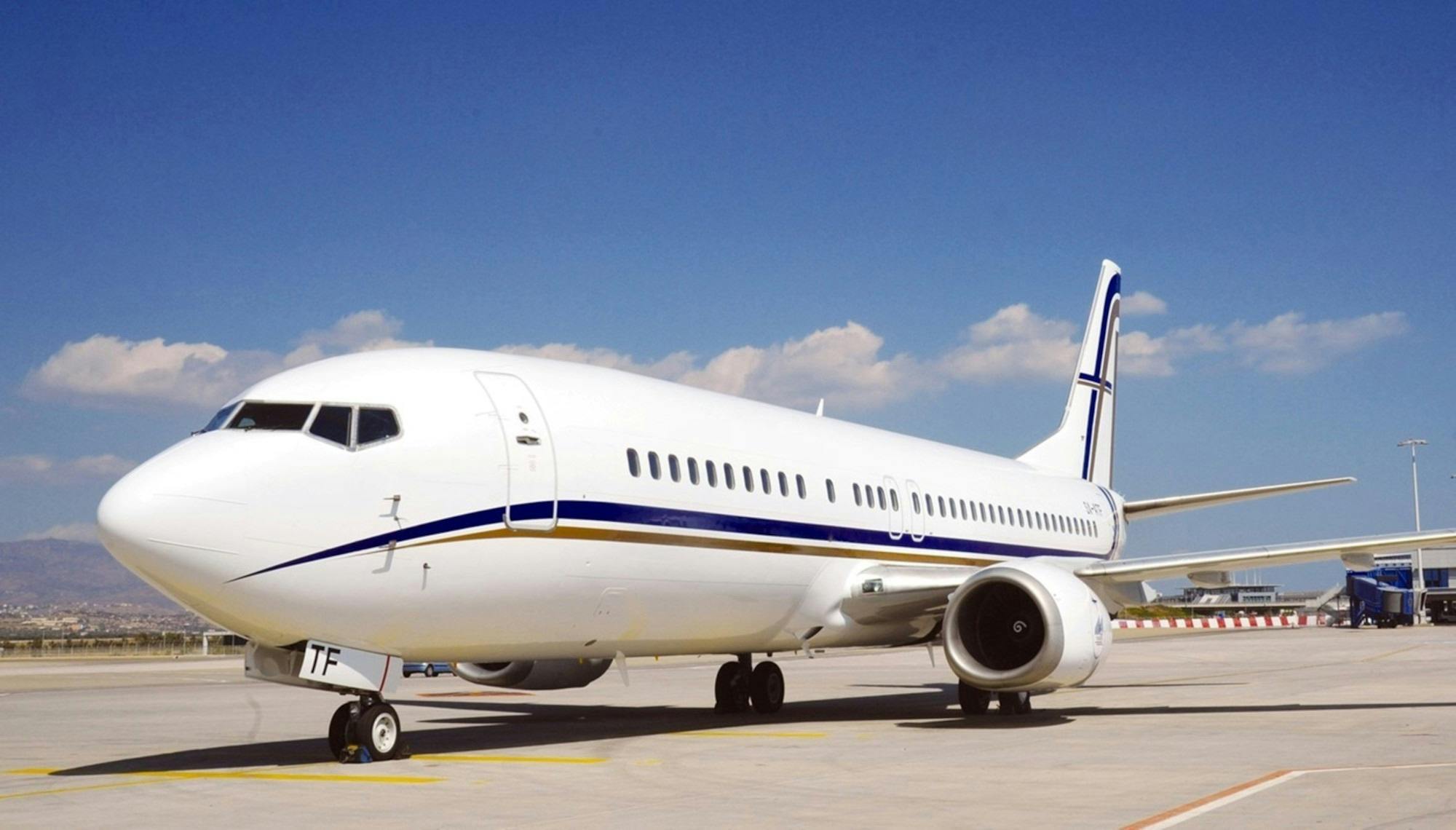 This GainJet B737 sports an AGlaze finish