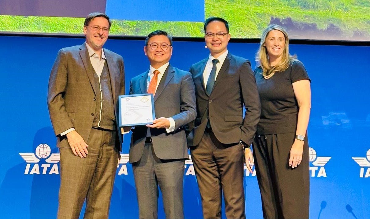 Hactl's Paul Cheng and Benny Siu (center), receive the Certificate of Recognition under the IATA Enhanced GSE Recognition Program at the IGHC from IATA's Massimo Cicetti (left) and Monika Mejstrikova (right).