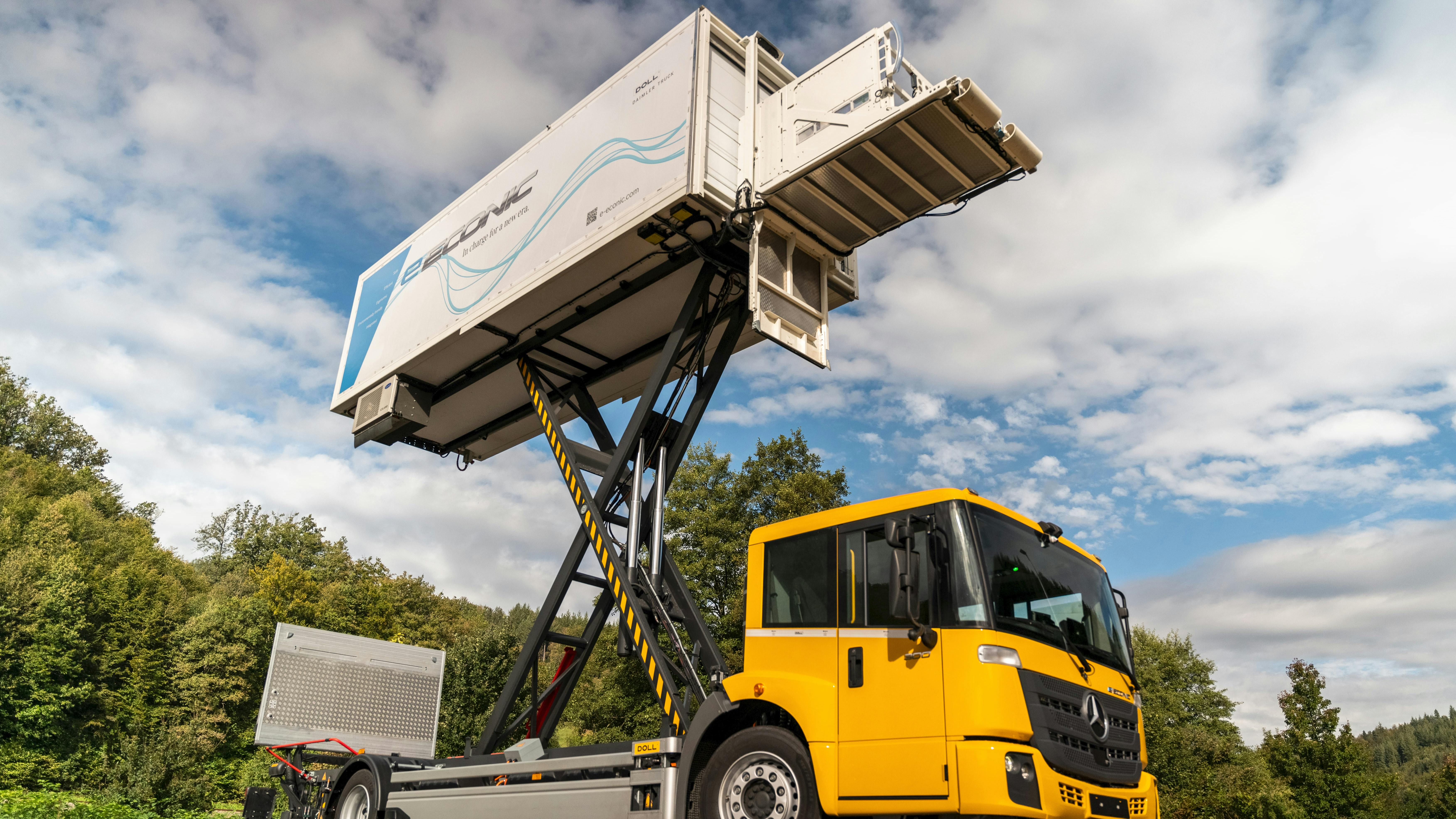 6705337292e29bbc4b48cfd2 04 Full Electric Highloader Mercedes Eeconic Sourc