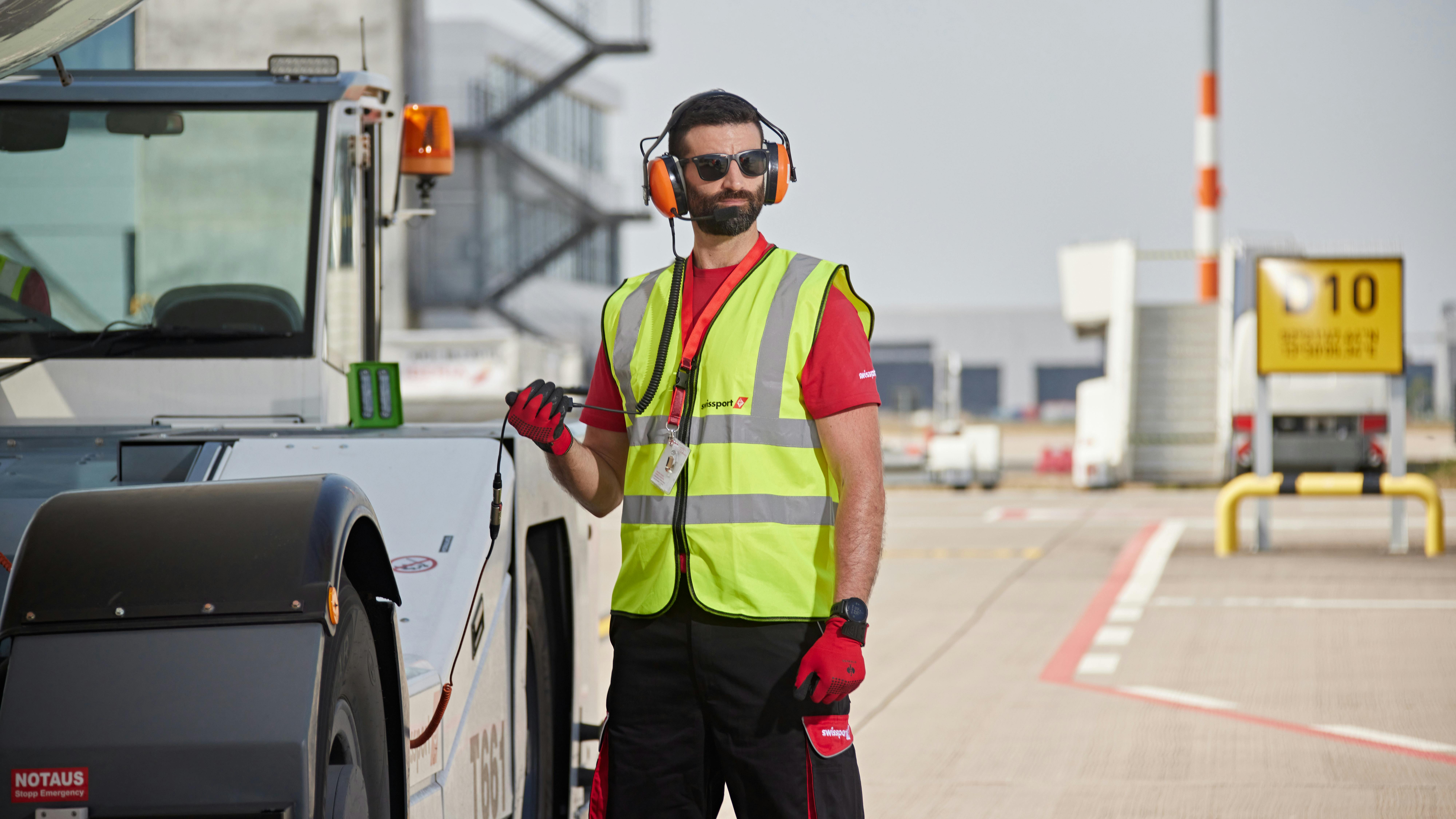 f867575daa16220720swissport274