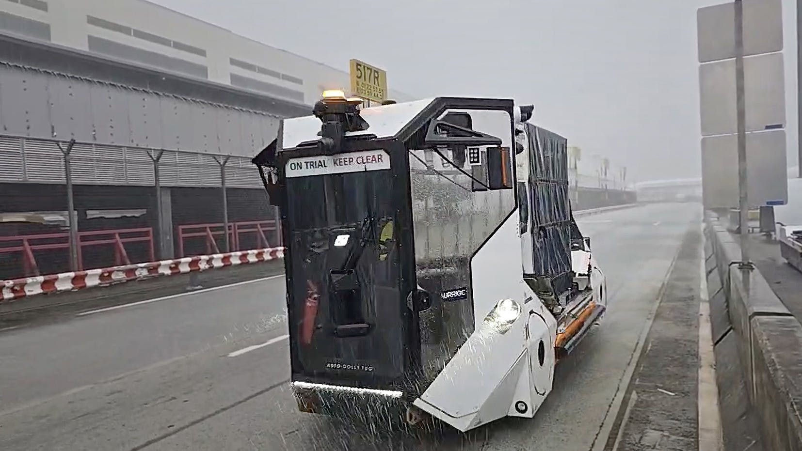 autodollytug_rain_close_up