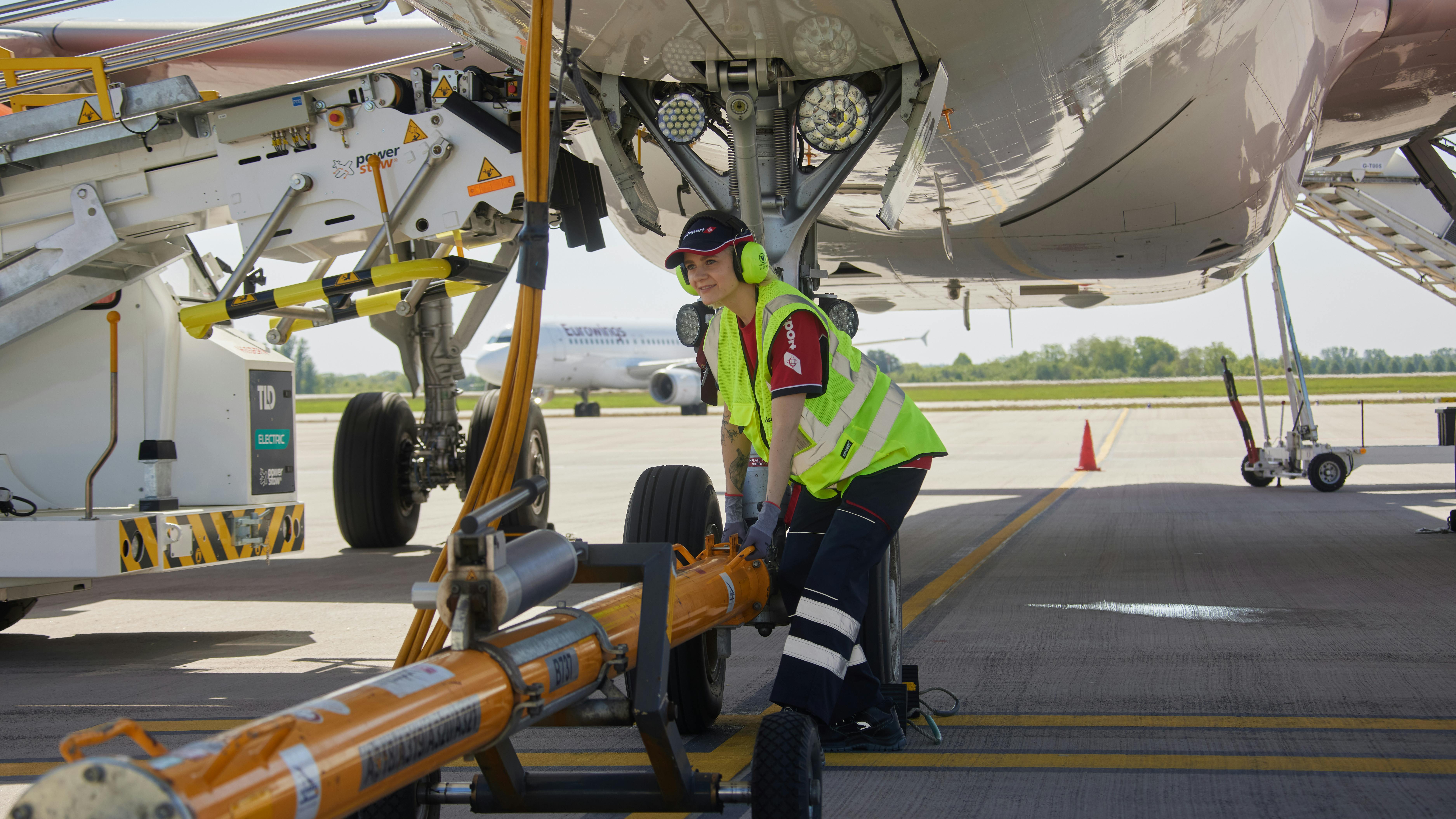 68025f1c9f6c9e0001b72f07 Ceb3cc371ab0240502 Swissport 37401