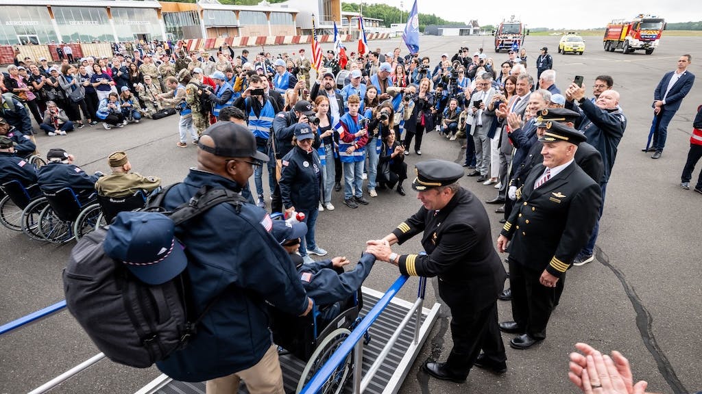 6859590c6bc0758c8597af8d Veterans Greeting Dignataries Including The Aviram