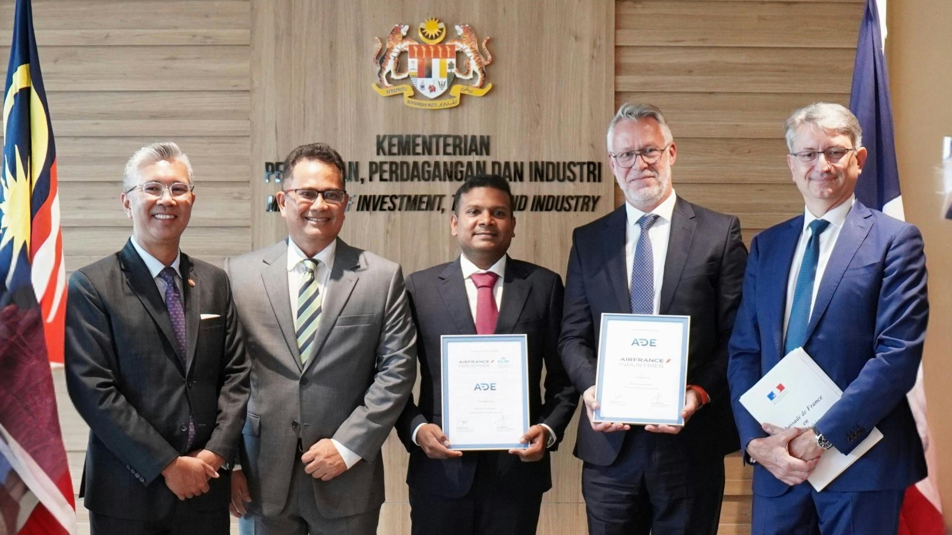 68c175c5e4db0af44de393e0 Thumbnail Signing Ade 10sep