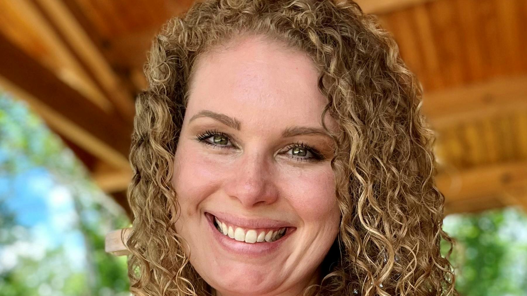 headshot_chelsie_bush