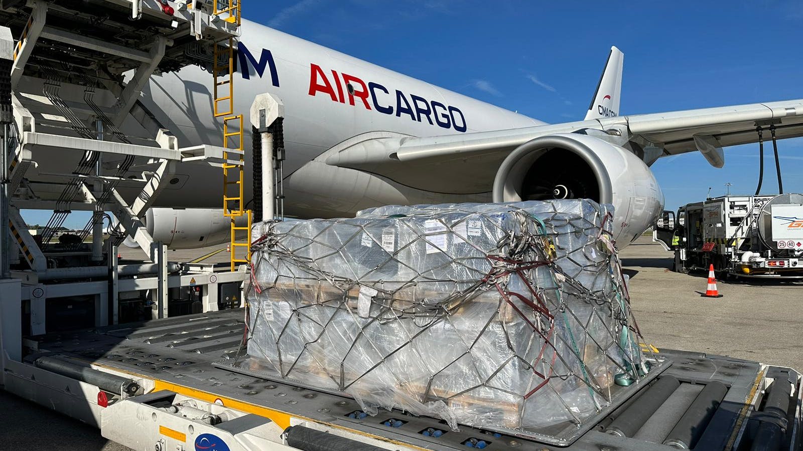 699dbcafbd1ec8ab0ba6f26f Jettainer Cma Cgm Air Cargo Photo 1