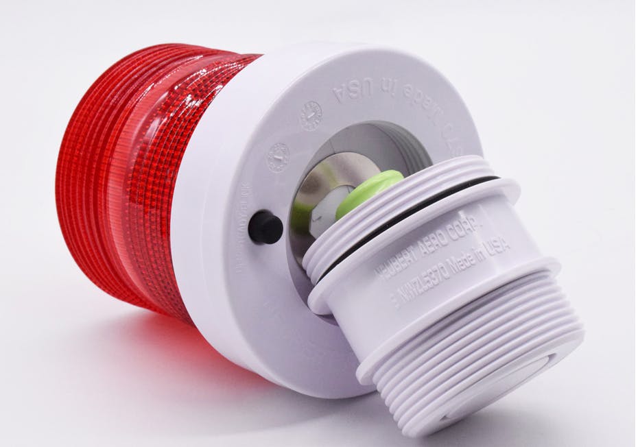 360-DEGREE RED SOLAR LED AIRPORT SAFETY BARRICADE LIGHT. S/N: WZL5370