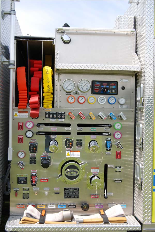 Engine 148 carries three low mounted single-stack crosslays with discharges that are under each hose bed to allow each line to be easily removed and used in conjunction with a 3-inch leader line.