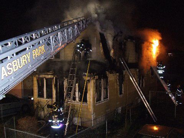 Figure 1. Ideally, a ladder company should have enough staffing so that it can divide immediately into two teams, an interior team and an exterior team.