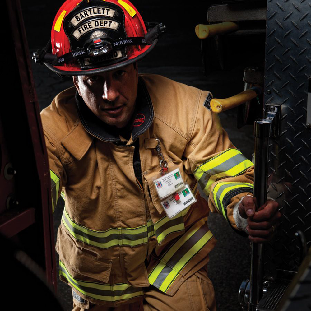 Built with a new, contemporary chassis, G-XCEL utilizes many of Globe&rsquo;s design features including a free-hanging patented throat tab, ergonomically curved sleeves with telescoping cuffs; cargo/hand-warmer pockets with an extra layer of Kevlar; and Globe&rsquo;s patented Axtion liner technology and extra length in the jacket back, pants knee and seat that work together to provide superior mobility.