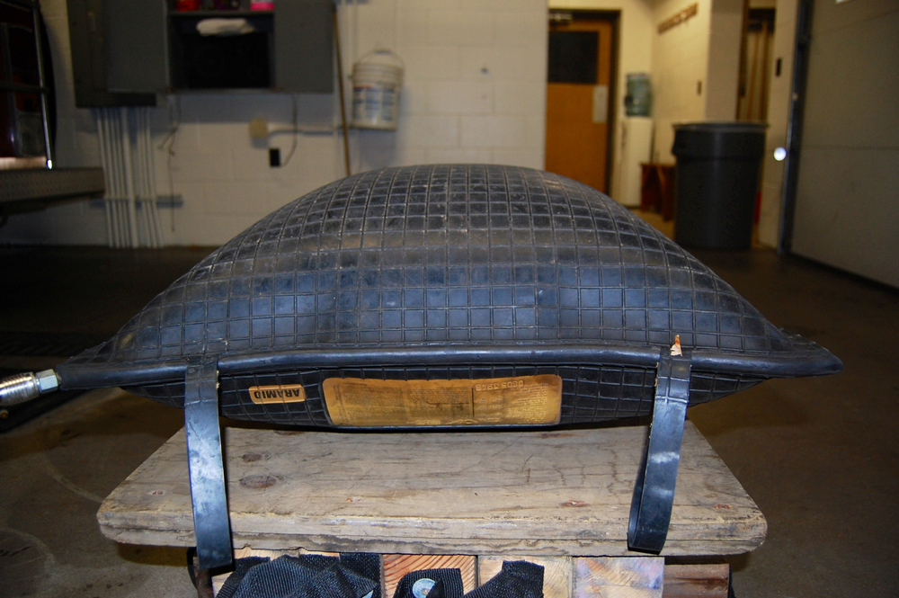 Photo 2. When the airbag is inflated it takes on a pillow shape, which reduces the surface area in contact with the object.