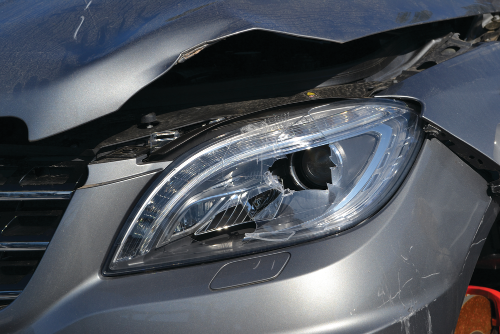 Although the outer plastic cover of this HID headlight is broken, the xenon bulb which could be energized with up to 25,000 volts of electricity when lit is located deep inside the rear of the headlight unit.