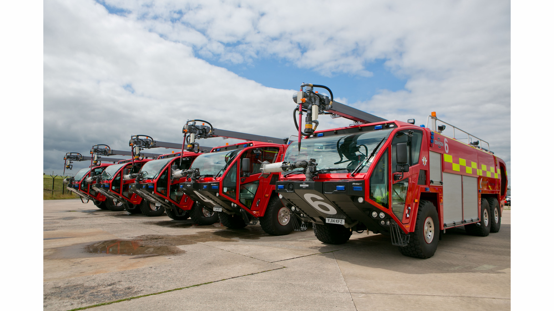Oshkosh has placed six new Oshkosh Striker aircraft rescue and firefighting vehicles into service at Manchester Airport in the United Kingdom. All six identically equipped apparatus feature the innovative Snozzle high-reach extendable turret (HRET).