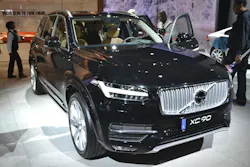 The new plug-in hybrid version of the Volvo XC90 is almost identical in exterior appearance to the standard gasoline engine XC90. This presents a challenge to responders at crash or vehicle fire scenes. The new plug-in hybrid version of the Volvo XC90 is almost identical in exterior appearance to the standard gasoline engine XC90. This presents a challenge to responders at crash or vehicle fire scenes.