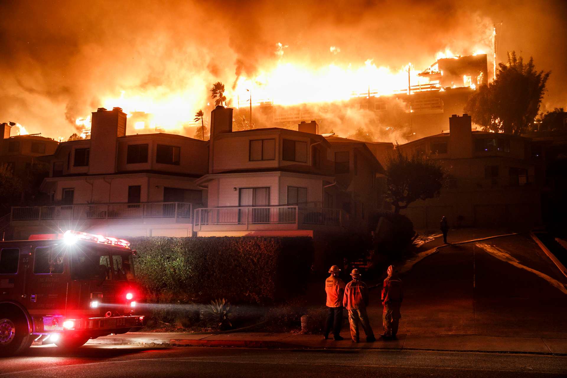 Hawaiian Gardens apartment complex on fire as brush fires move quickly with Santa Ana winds in Ventura, CA, on Tuesday.