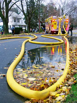 Up to 30 percent of the flow rate of the fire stream can be lost due to a single kink in the attack hoseline. Up to 30 percent of the flow rate of the fire stream can be lost due to a single kink in the attack hoseline.