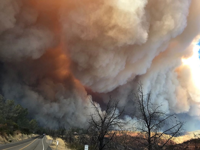 A massive plume of smoke rises from the Camp Fire near Paradise, CA, on Thursday, Nov. 8, 2018.