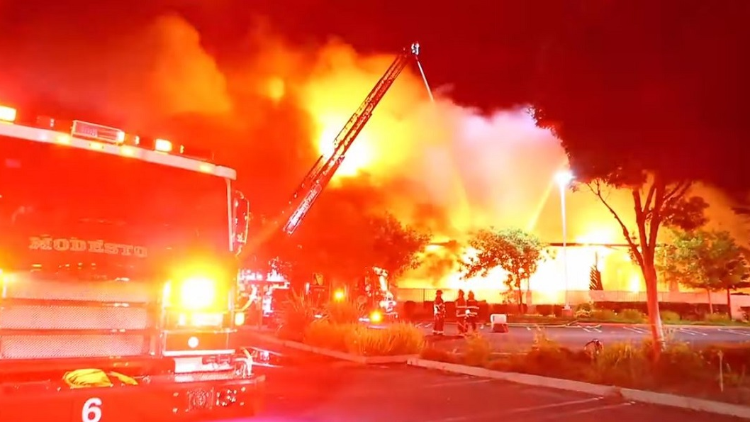 Modesto CA Firefighters Battle Warehouse And Residential Blazes | Firehouse