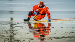 It’s a mistake to conclude that the ice is strong enough to support your weight as you make your way out to a victim because ice can be stronger at the shoreline. It’s a mistake to conclude that the ice is strong enough to support your weight as you make your way out to a victim because ice can be stronger at the shoreline.