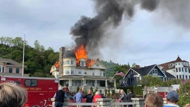 Mackinac 60b4f0335c001