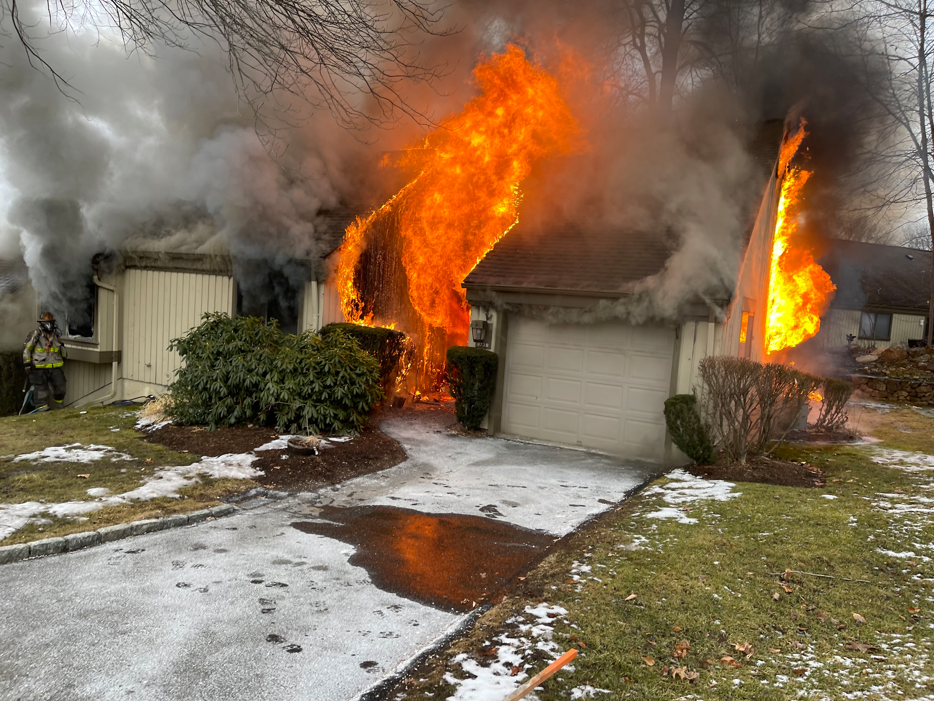 A chief officer who has 17 years of experience arrived at this residence one minute after dispatch. His rescue of reported trapped victims via entry through the front door and movement on his knees toward bedrooms was prevented when the neutral plane dropped, bringing immediate extreme heat.