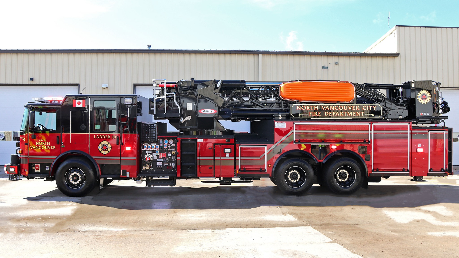 Pierce Tower Ladder North Vancouver Fire 635b435d977b2