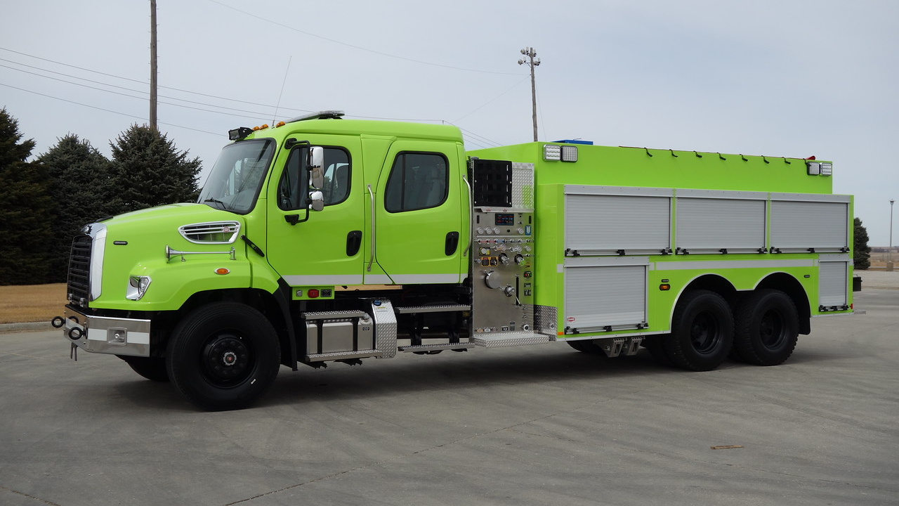 Danko built two pumper/tanker rigs for West Fire Johnson Controls Las Condes, in Santiago, Chile on a Freightliner 114SD four-door chassis.