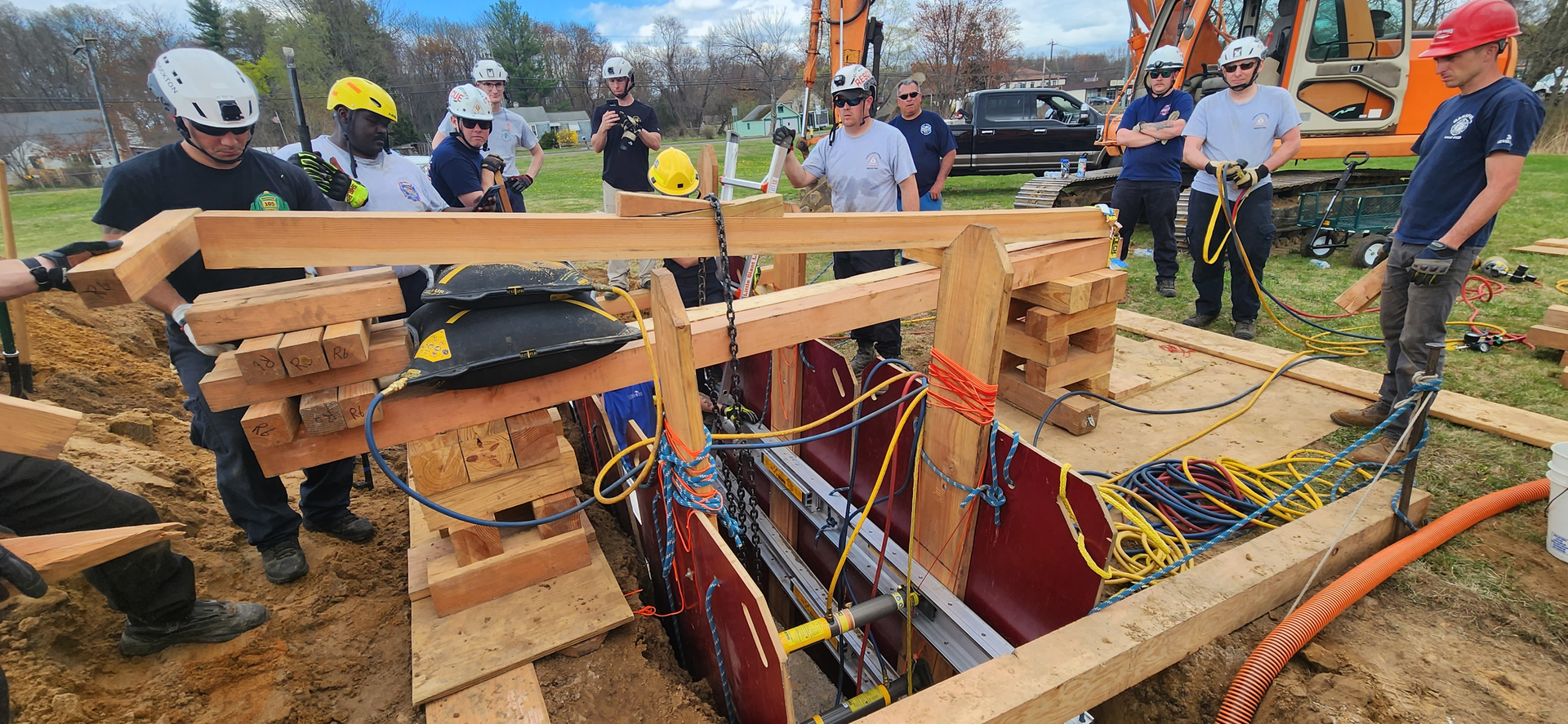 Never stack more than two airbags unless the manufacturer of the airbags specifically allows it. If using different size airbags, always place the smaller airbag on top of the larger one.