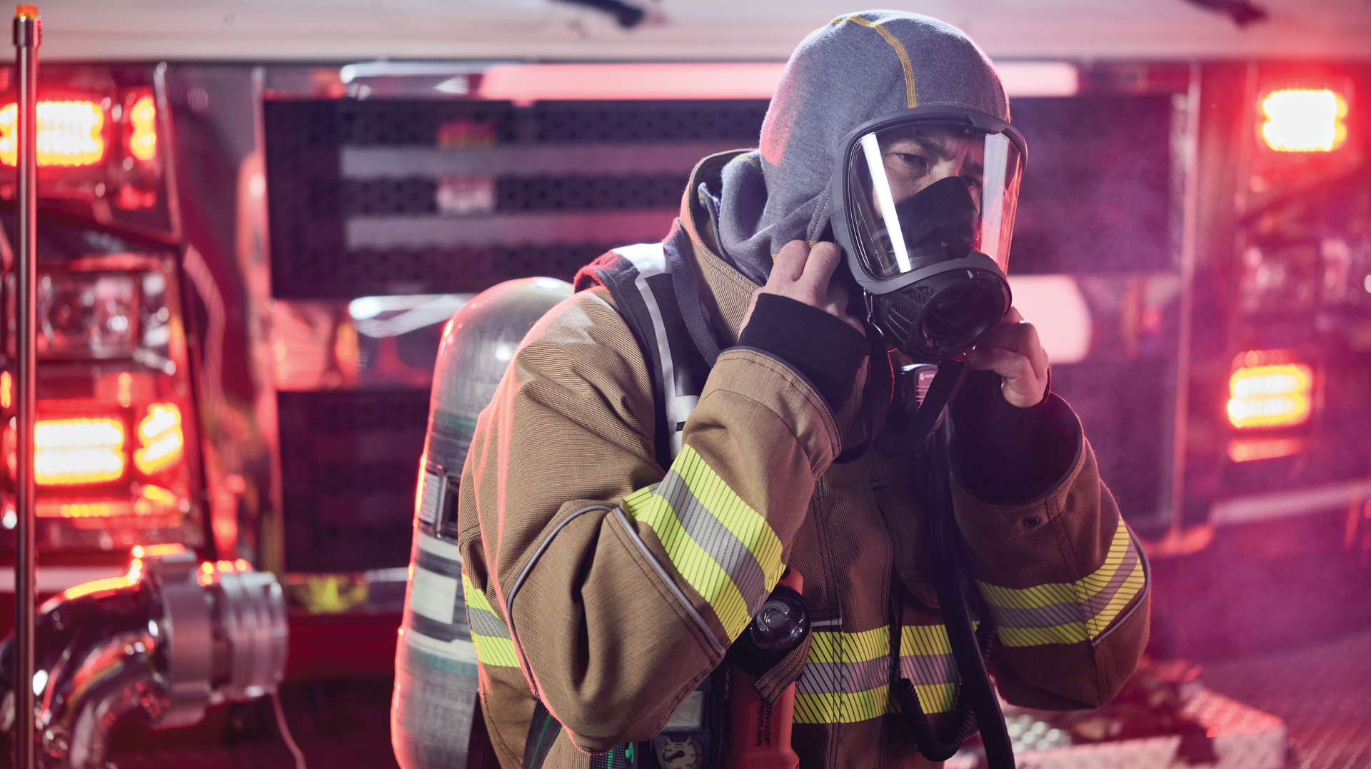 INNOTEX&circledR; GRAY&trade; Hood 25 Nano &ndash; NOT MADE WITH PFAS is a light & flexible 1-layer trilaminate hood made with DuPont&trade; Nomex&circledR; Nano Flex.