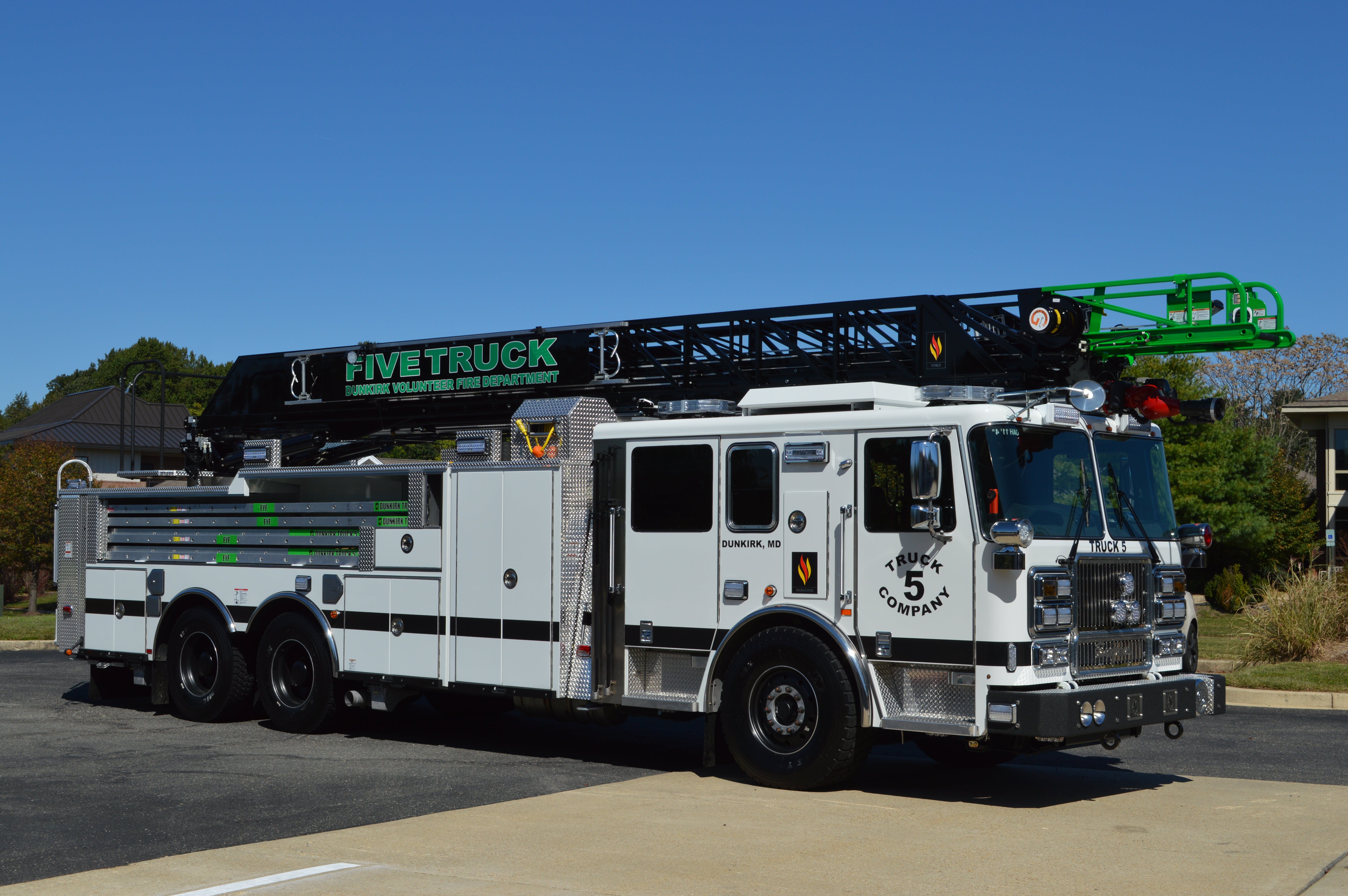 The Dunkirk, MD, Volunteer Fire Department&rsquo;s 2020 Seagrave 100-ft. aerial ladder is outfitted with both rear-body and side-stacked ground ladders. Note the green portion of the fly section, which can be replaced if damaged, with the tip of the ladder clear of any components, which would impede operations.