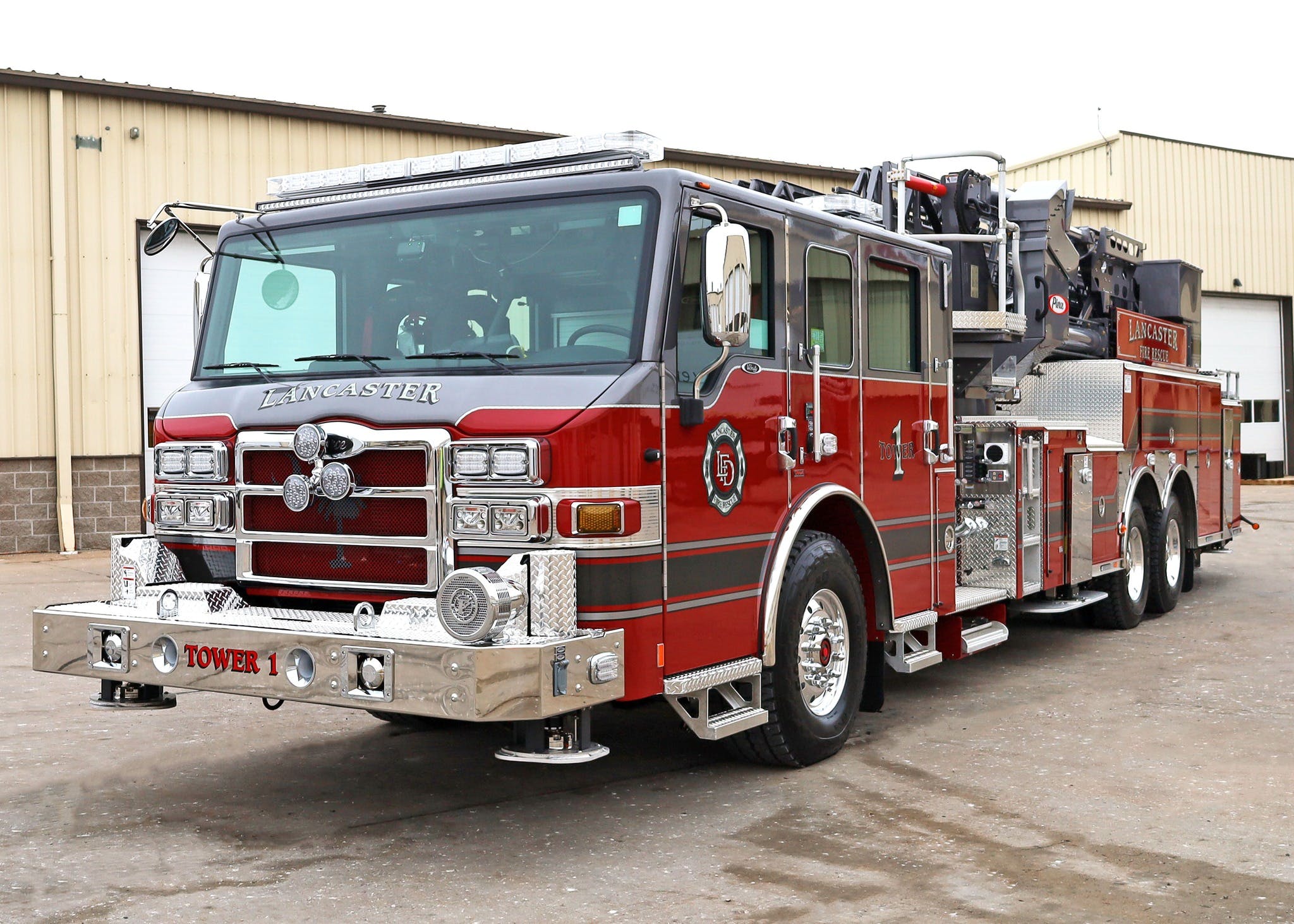 Pierce delivered this 100-foot Ascendant aerial platform to Lancaster, SC, Fire Rescue.