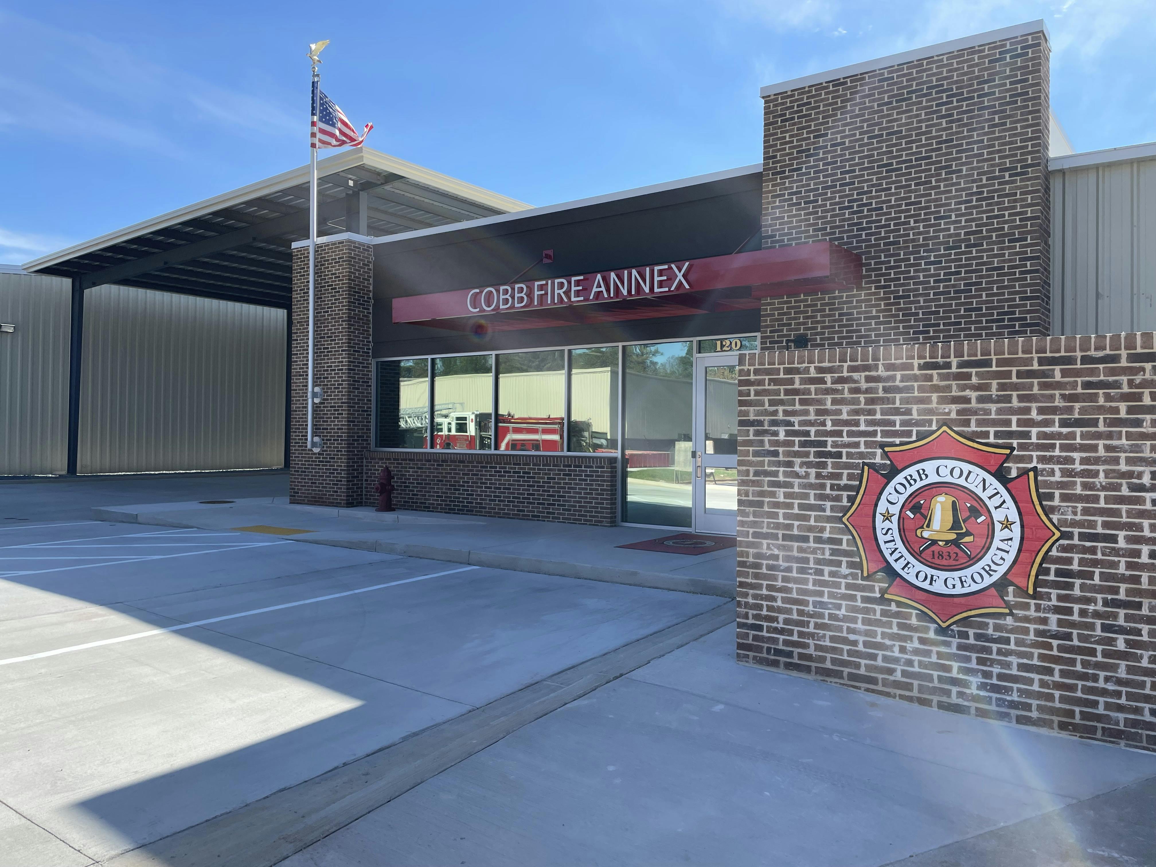 The Cobb Fire Annex contains the department&rsquo;s apparatus maintenance, support services, facility maintenance, laundry, EMS warehouse, small-engine repair, air laboratory and physical agility training center.