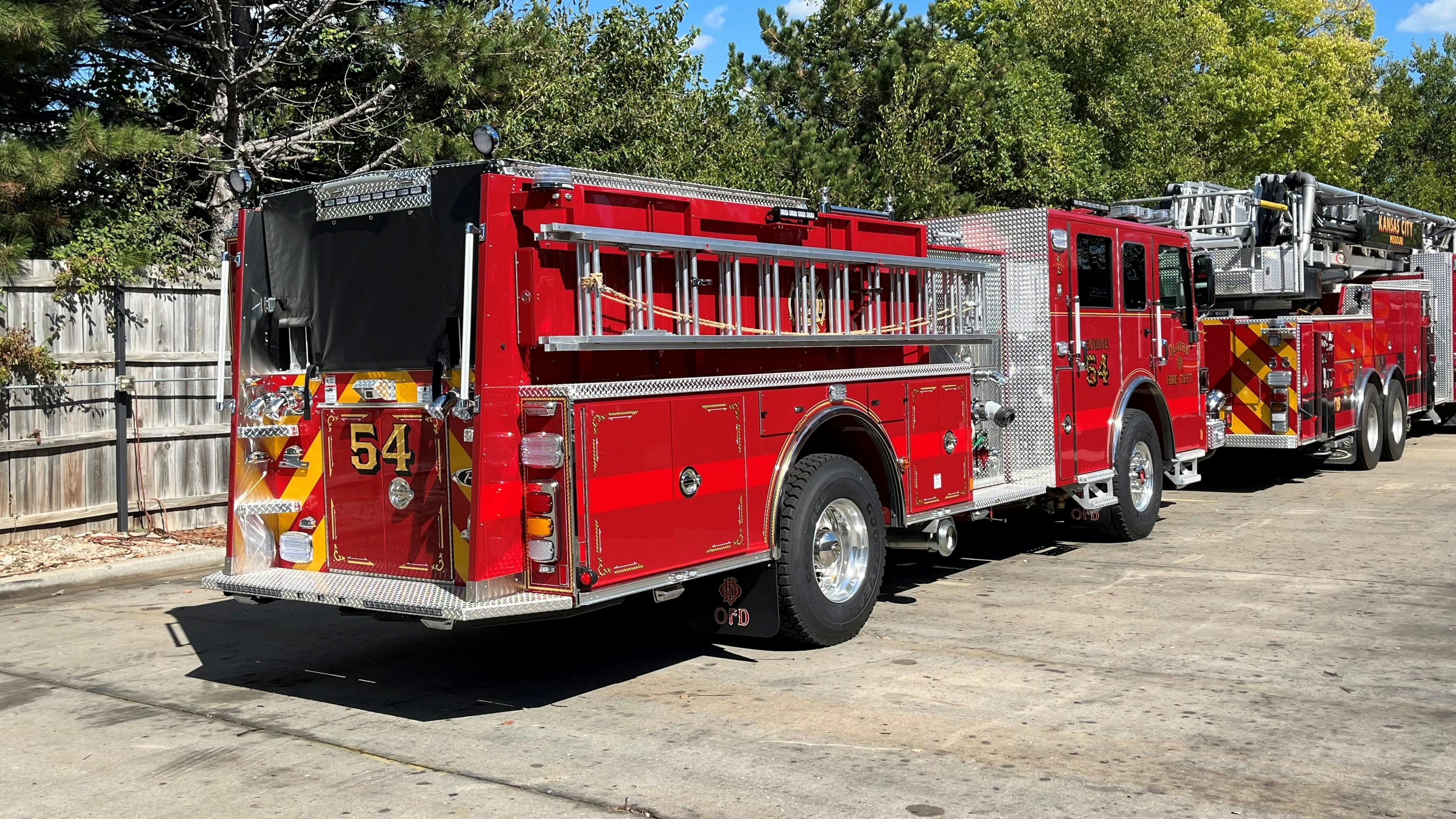 As the engine company culture renaissance continues, departments are returning to a traditional high-side/low-side body configuration with curbside portable ladders.