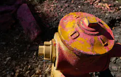 A fire hydrant in Mandeville Canyon in Los Angeles is coated in fire retardant during the January 2025 wildfires. Officials said the Los Angeles Fire Department did not report nearly 1,000 damaged hydrants for months. A fire hydrant in Mandeville Canyon in Los Angeles is coated in fire retardant during the January 2025 wildfires. Officials said the Los Angeles Fire Department did not report nearly 1,000 damaged hydrants for months.