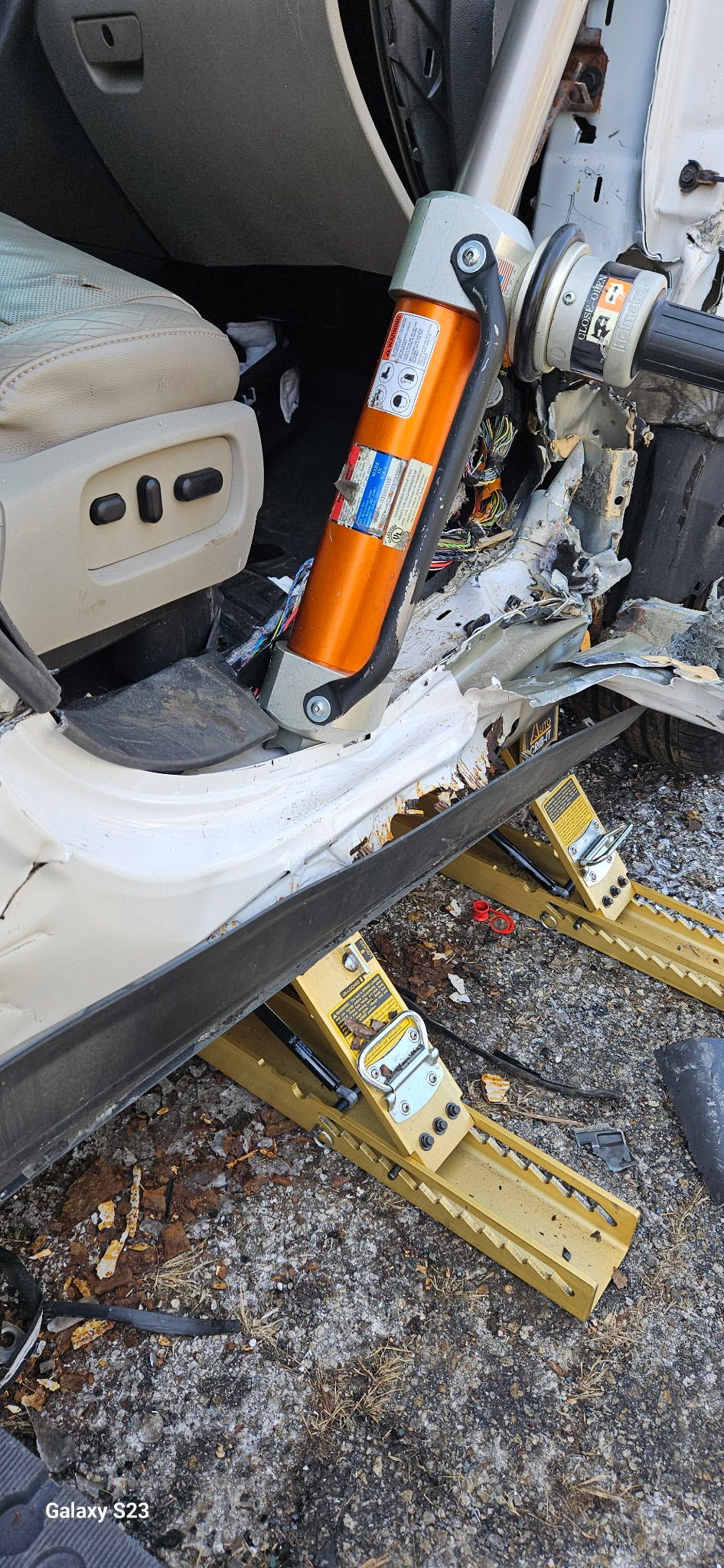 Power Hawk Technologies&rsquo; Auto Crib-It automated cribbing devices have a piston-actuated extender system that automatically rises to engage the working surface and locks into place.