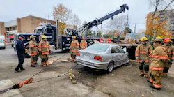 It behooves fire departments to request joint training with towing companies, to include the latter demonstrating its capabilities. In this training evolution, the rotator operator demonstrates how he could lift the heavy vehicle and simultaneously relocate the car from beneath the load. It behooves fire departments to request joint training with towing companies, to include the latter demonstrating its capabilities. In this training evolution, the rotator operator demonstrates how he could lift the heavy vehicle and simultaneously relocate the car from beneath the load.