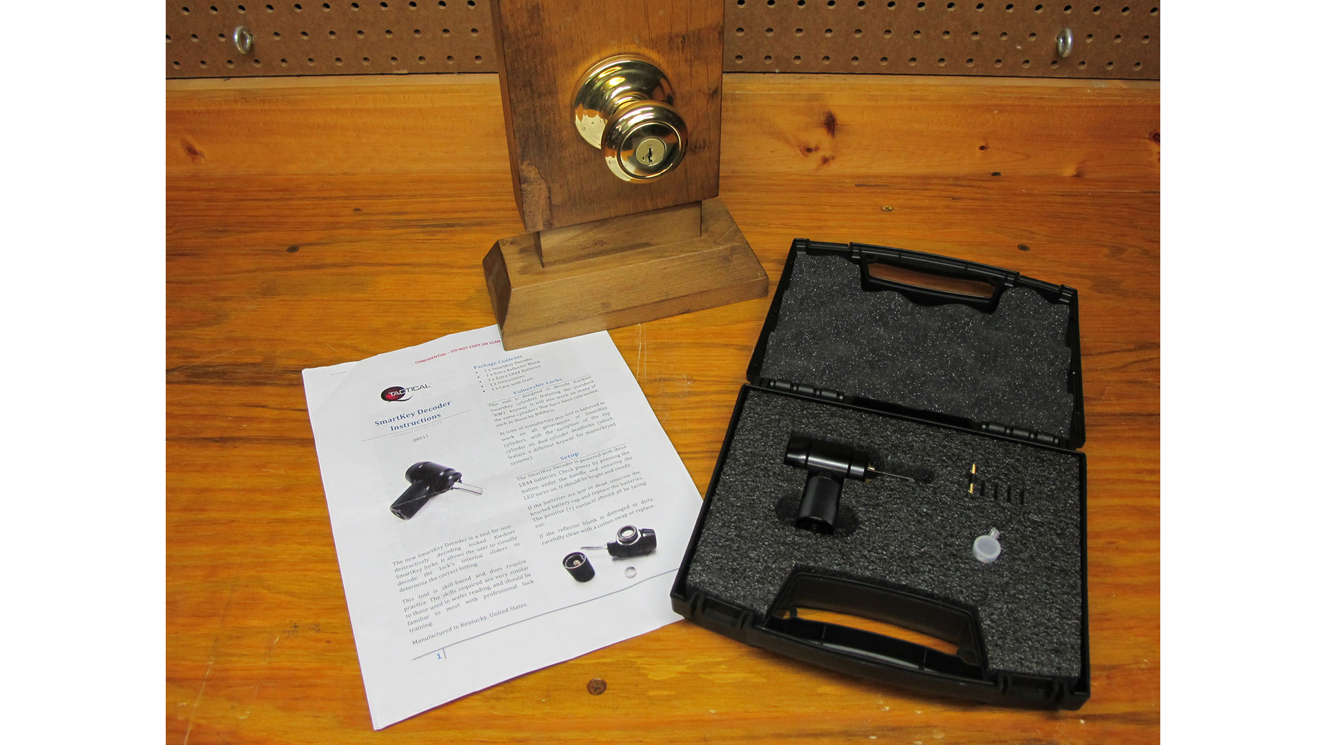 Photo 1: LKMKSD Kwikset SmartKey&trade; decoder, carrying case, instructions and Kwikset SmartKey&trade; Knoblock.