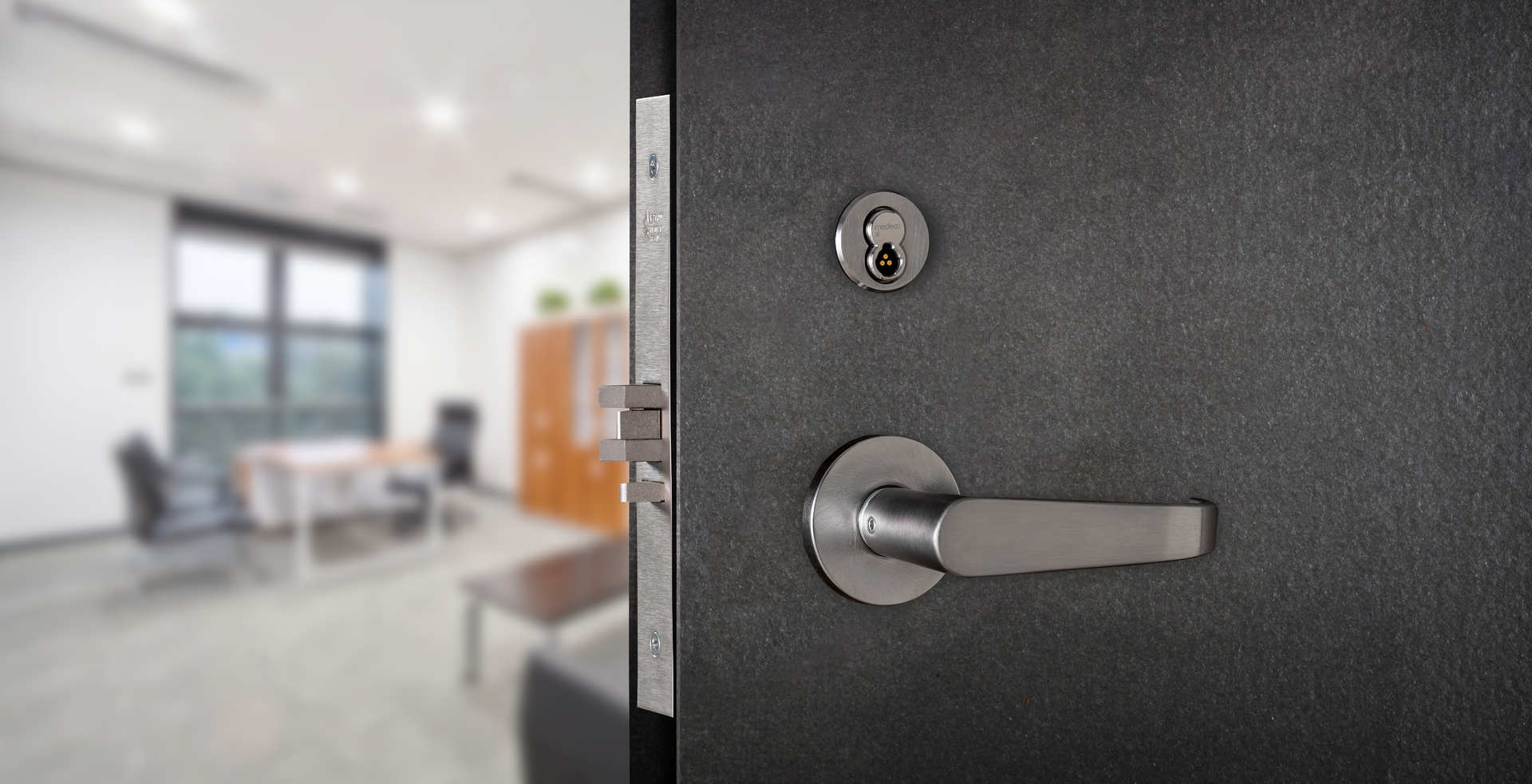Intelligent lock cylinders, such as a small-format interchangeable core, can be installed on doors as well as padlocks.