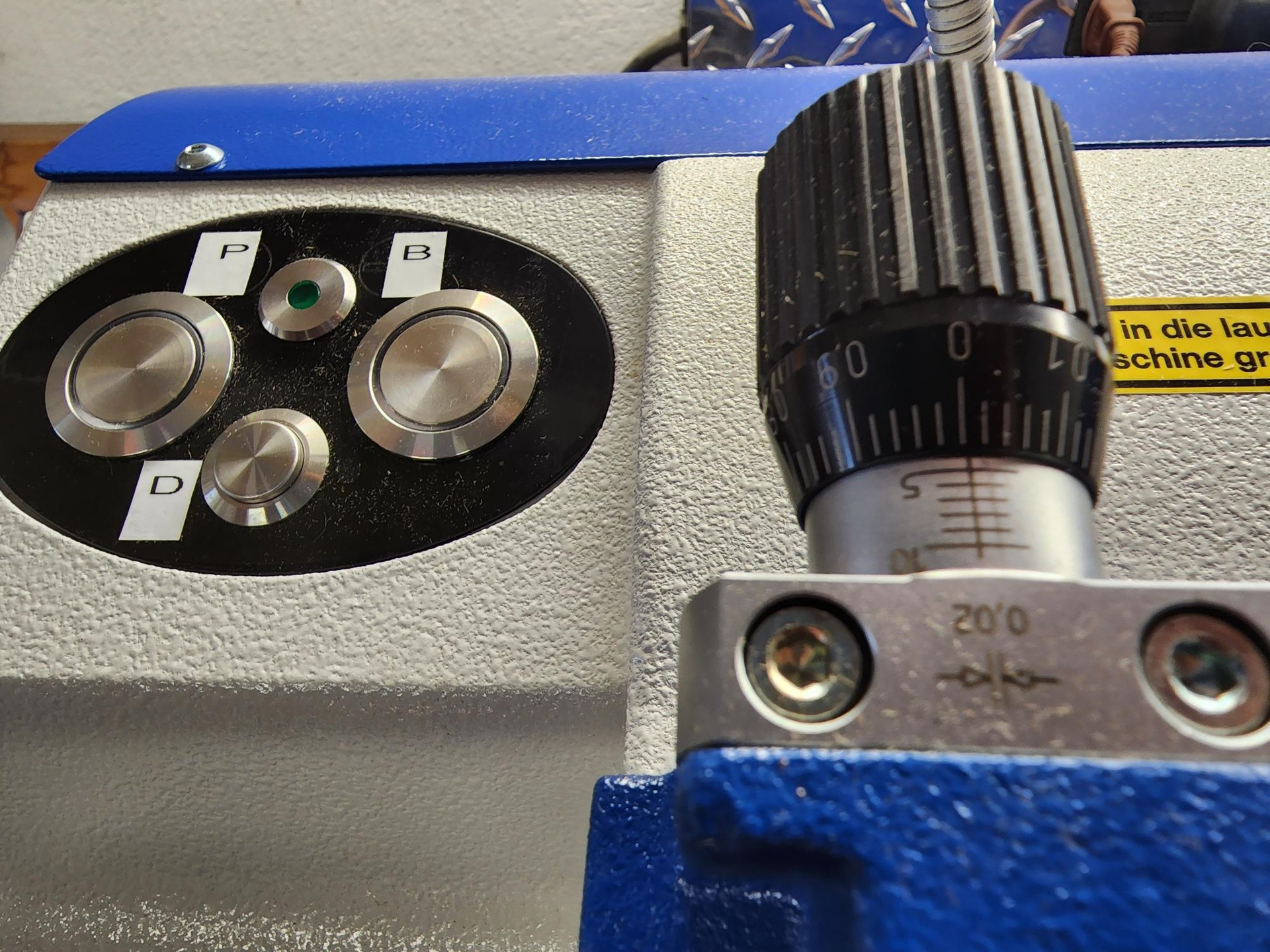 Photo 1. The B&ouml;rkey Rexa 5 has a LED indicator light that engages when the depth adjustment button is pressed.