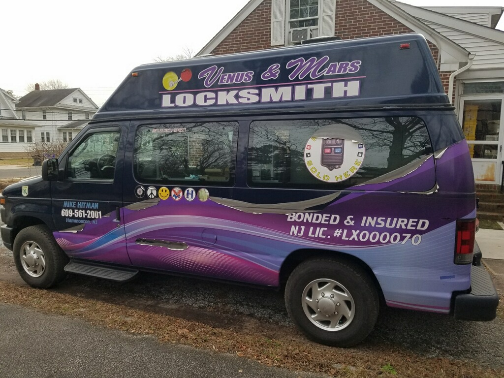 Eye-catching Venus and Mars van