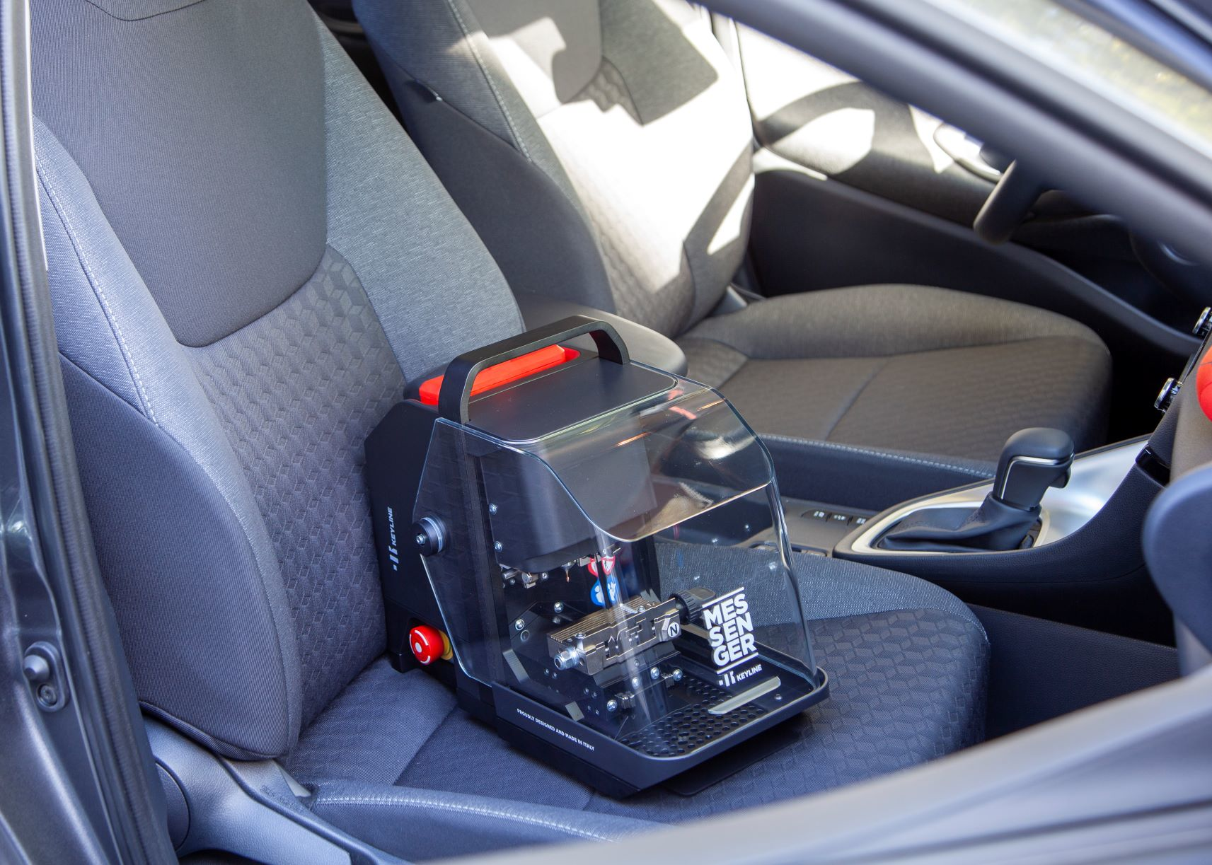 With the compact Messenger key machine, no service van is required