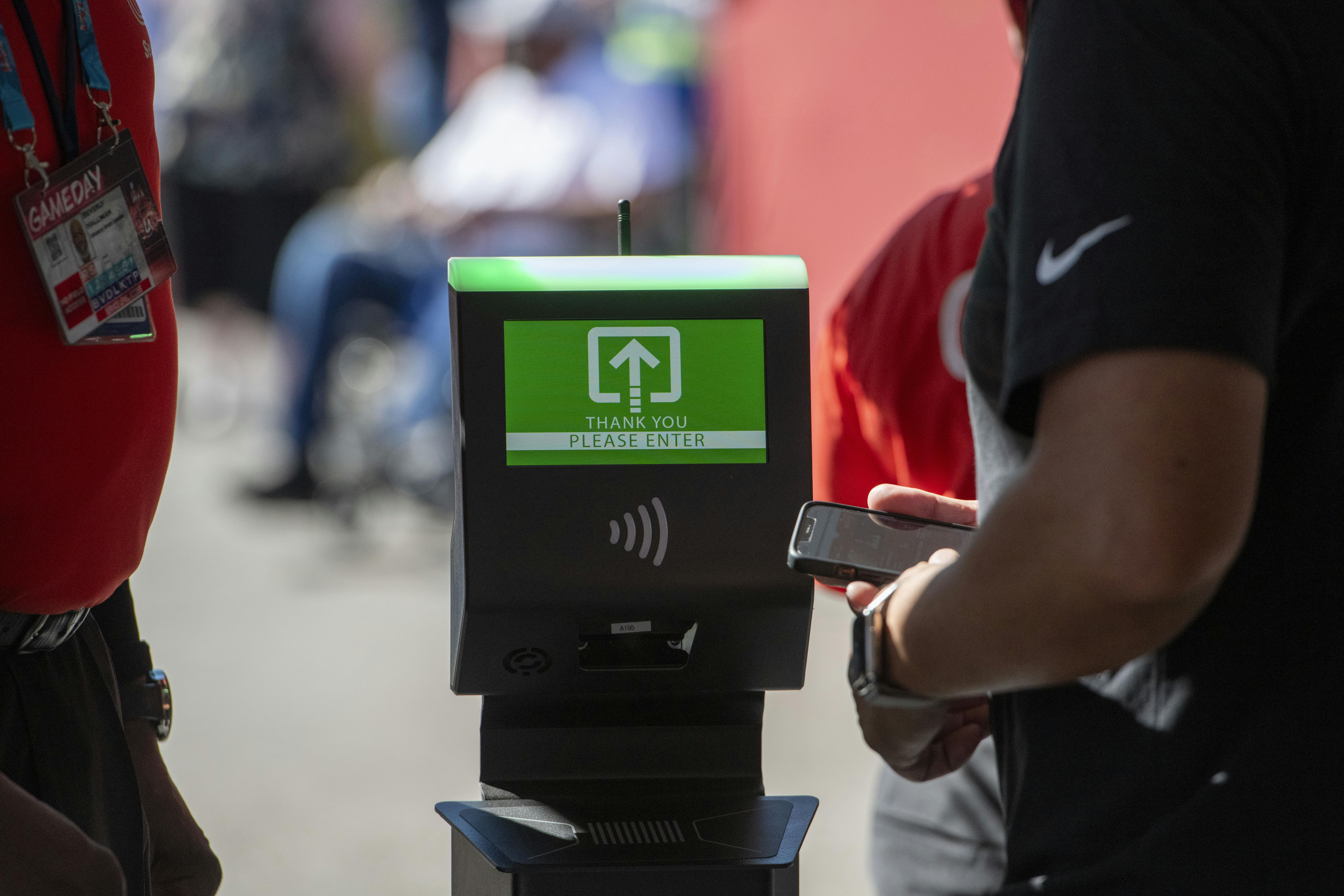 alvarado_ultraq_pedestal_photo