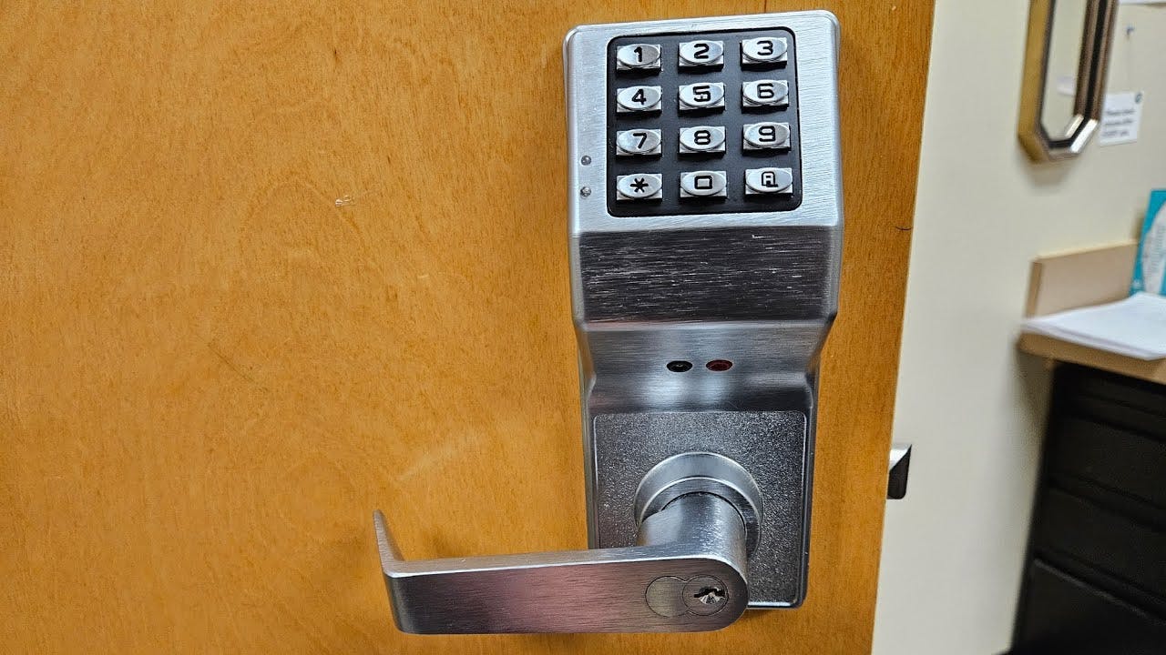 Installing and Rehanding the Alarm Lock DL3200 IC Lock | Field Handling Without Release Hole